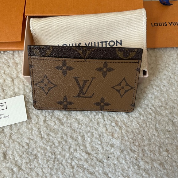 Monogram Reverse card holder. - Picture 2 of 4